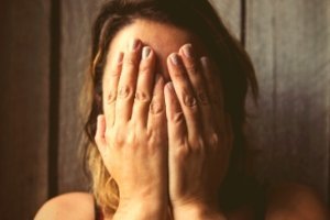 frustrated mother, face in hands, When Dad Doesn't Help feature image